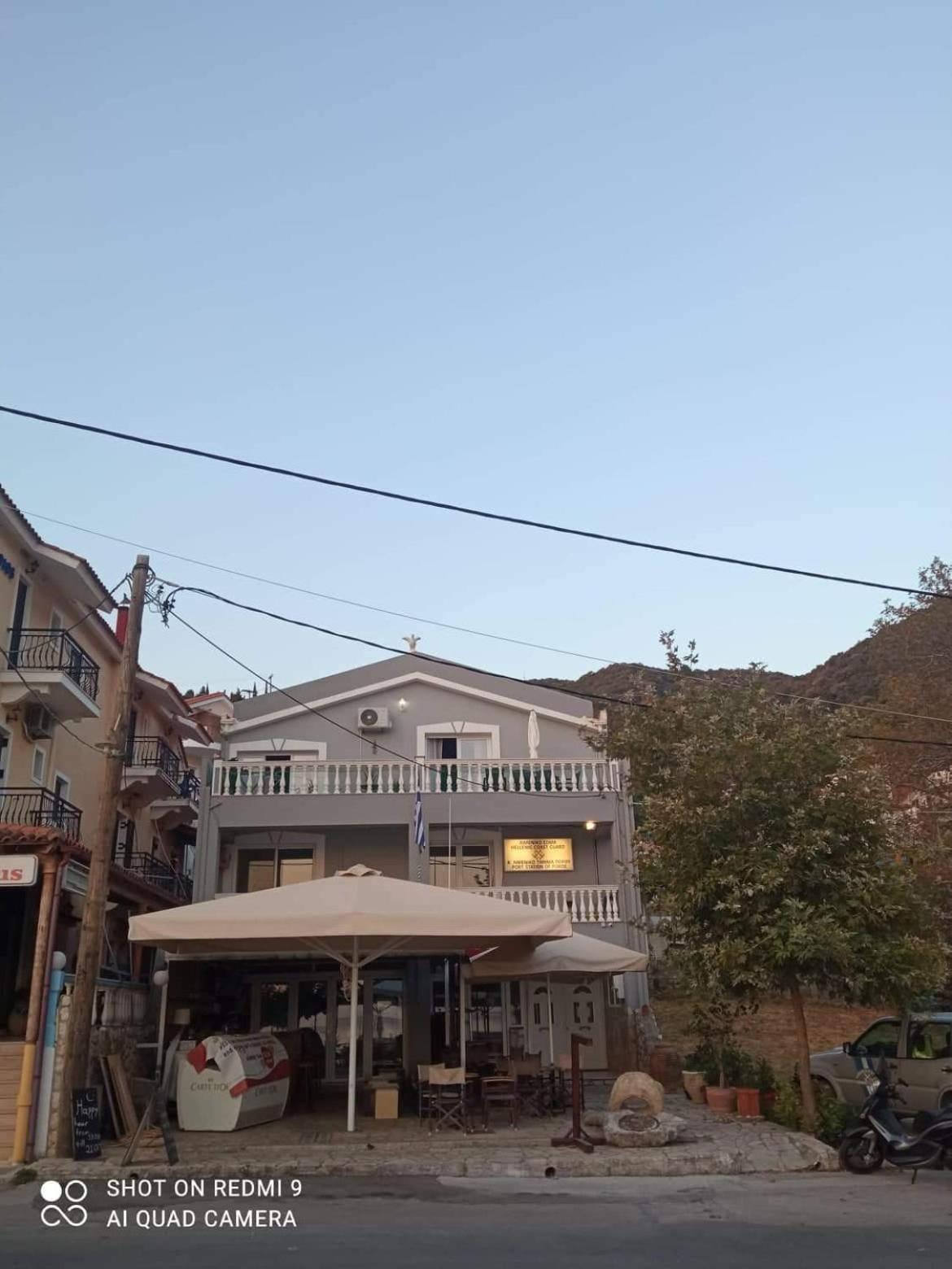 Vasilis Travlos Apartment Poros  Ngoại thất bức ảnh